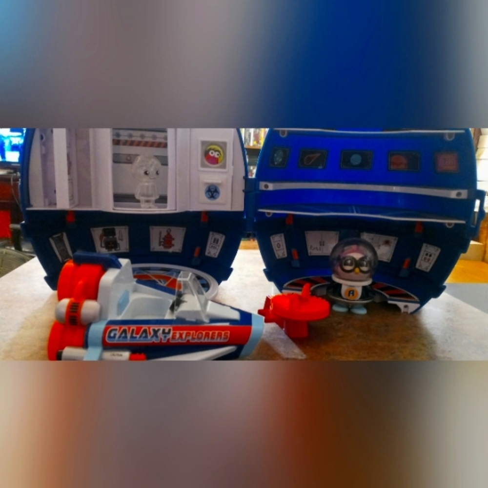 Ryan world Galaxy Explorers Space ship Playset with Pilot Figure